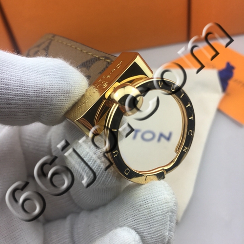 ブランドキーホルダー着用イメージ